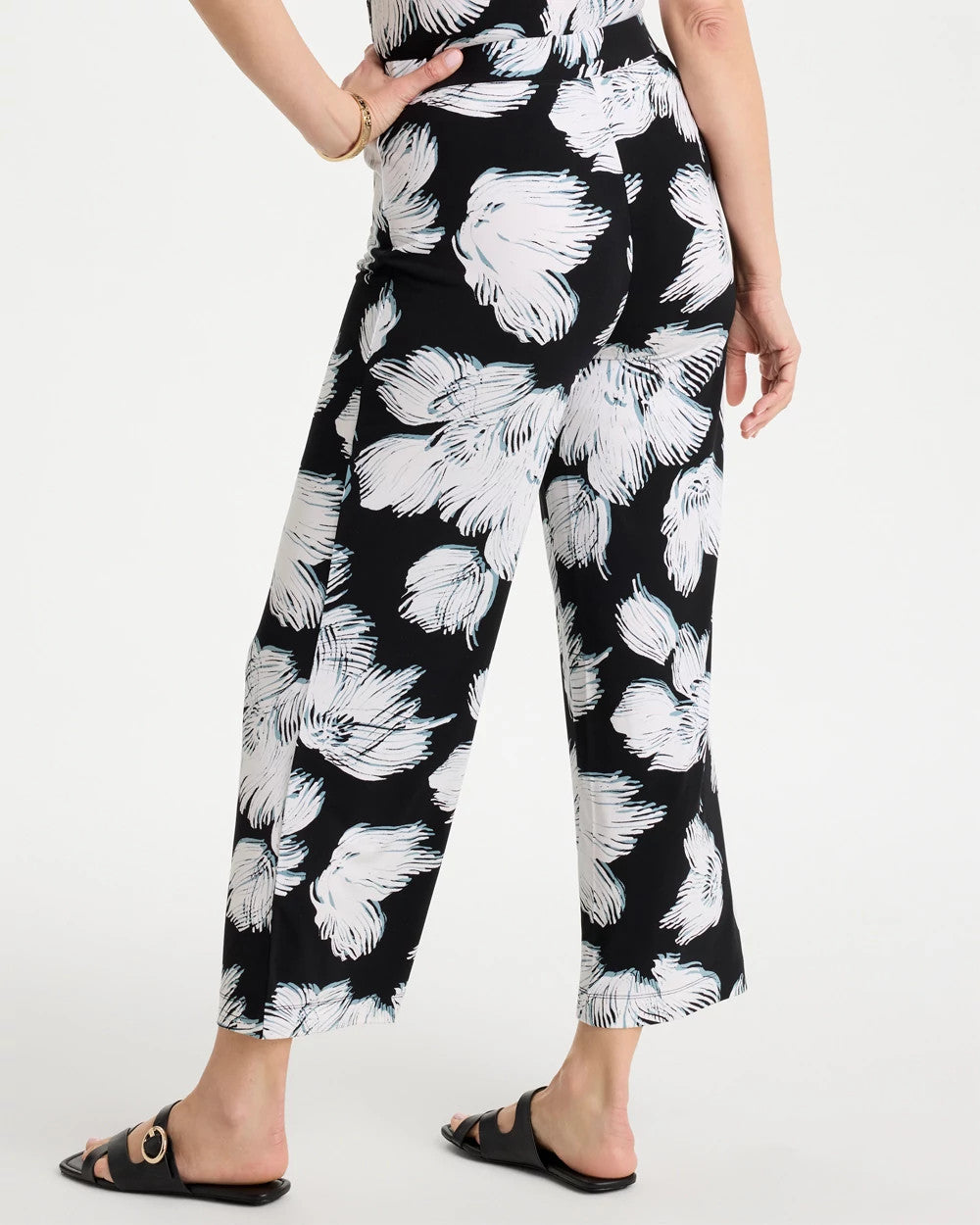 Chico's Signature - Travelers™ Knit Abstract Floral Cropped Pants Black